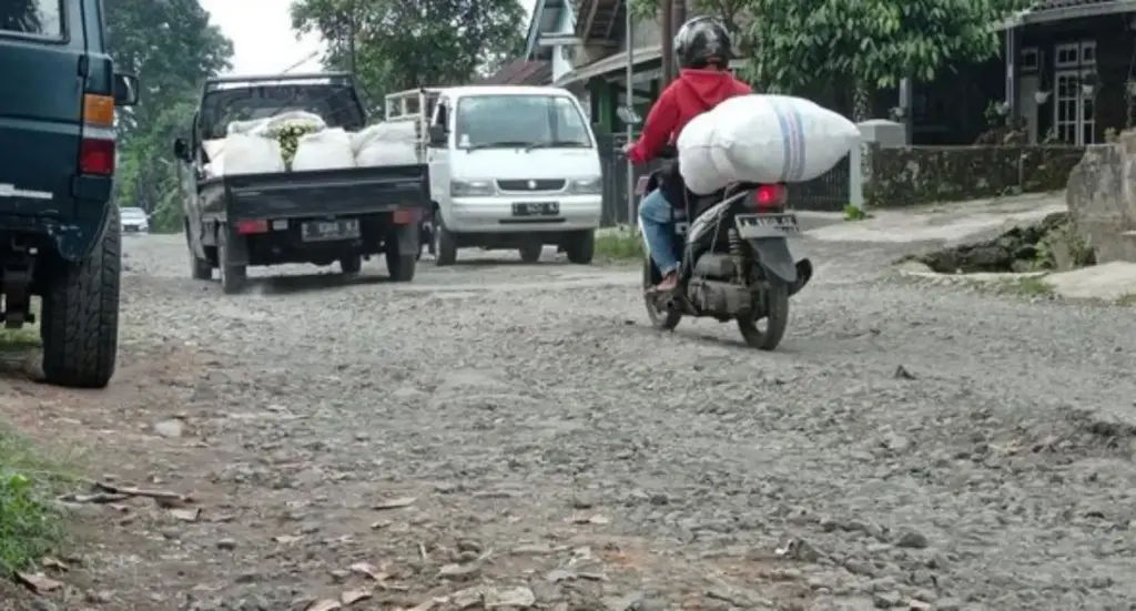 jalan rusak