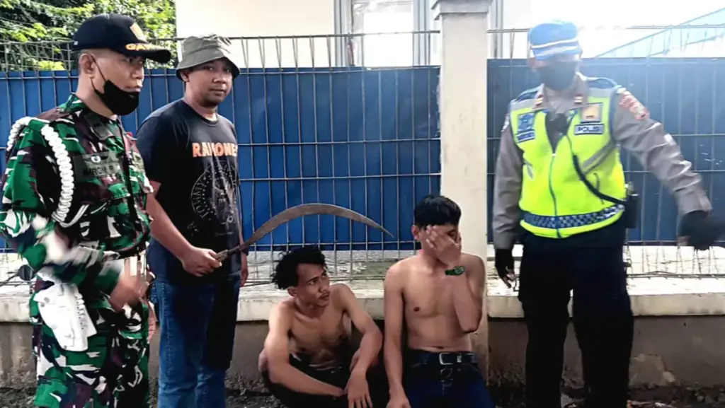 Operasi Lintas Jaya di Jakarta Timur, Polisi Amankan Dua Terduga Begal Bersenjata Celurit